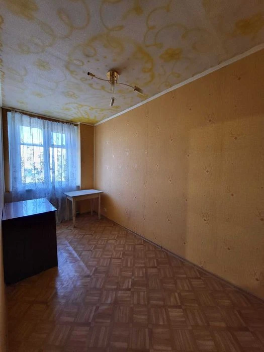 For sale: 3-room apartment 54 sq. m on Mikhail Komarov Street MV