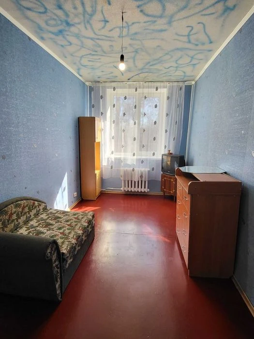 For sale: 3-room apartment 54 sq. m on Mikhail Komarov Street MV