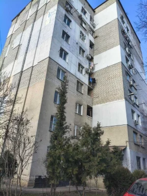 В продаже 2-е комнаты, в малой коммуне.