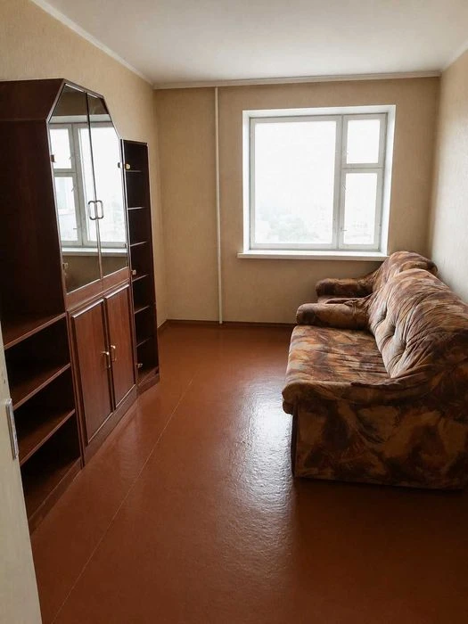 В продаже 2-е комнаты, в малой коммуне.
