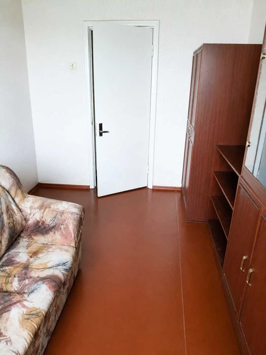 В продаже 2-е комнаты, в малой коммуне.