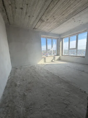 Selling a large 3-bedroom apartment in a newly built building