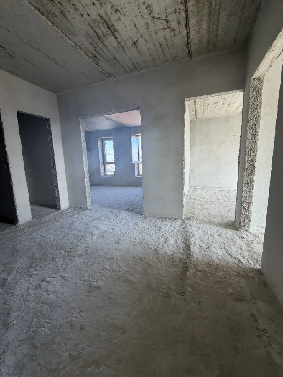 Selling a large 3-bedroom apartment in a newly built building