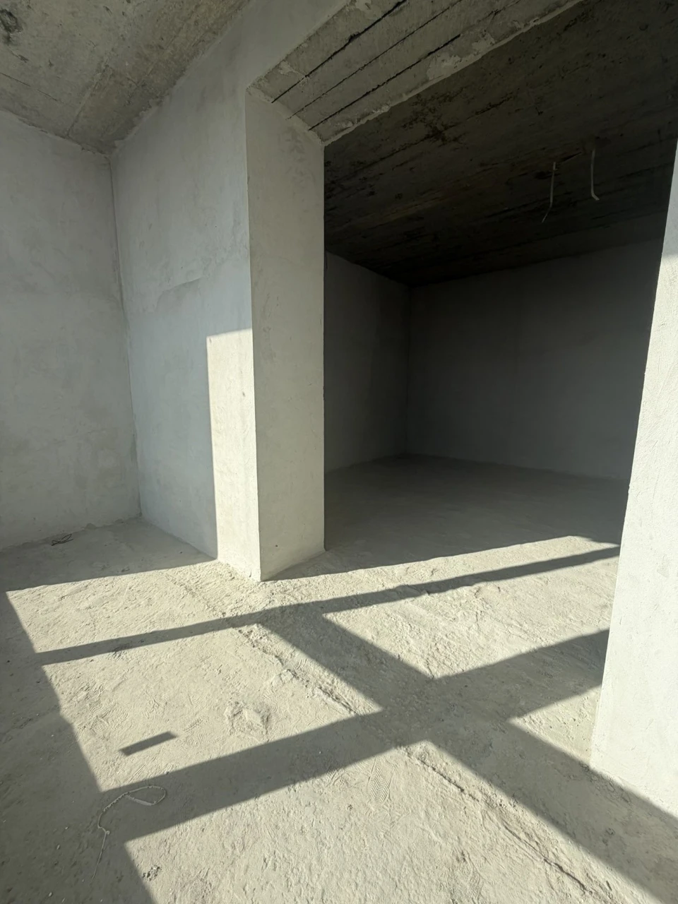 Selling a large 3-bedroom apartment in a newly built building