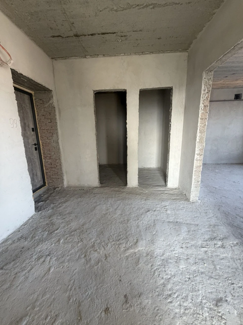 Selling a large 3-bedroom apartment in a newly built building