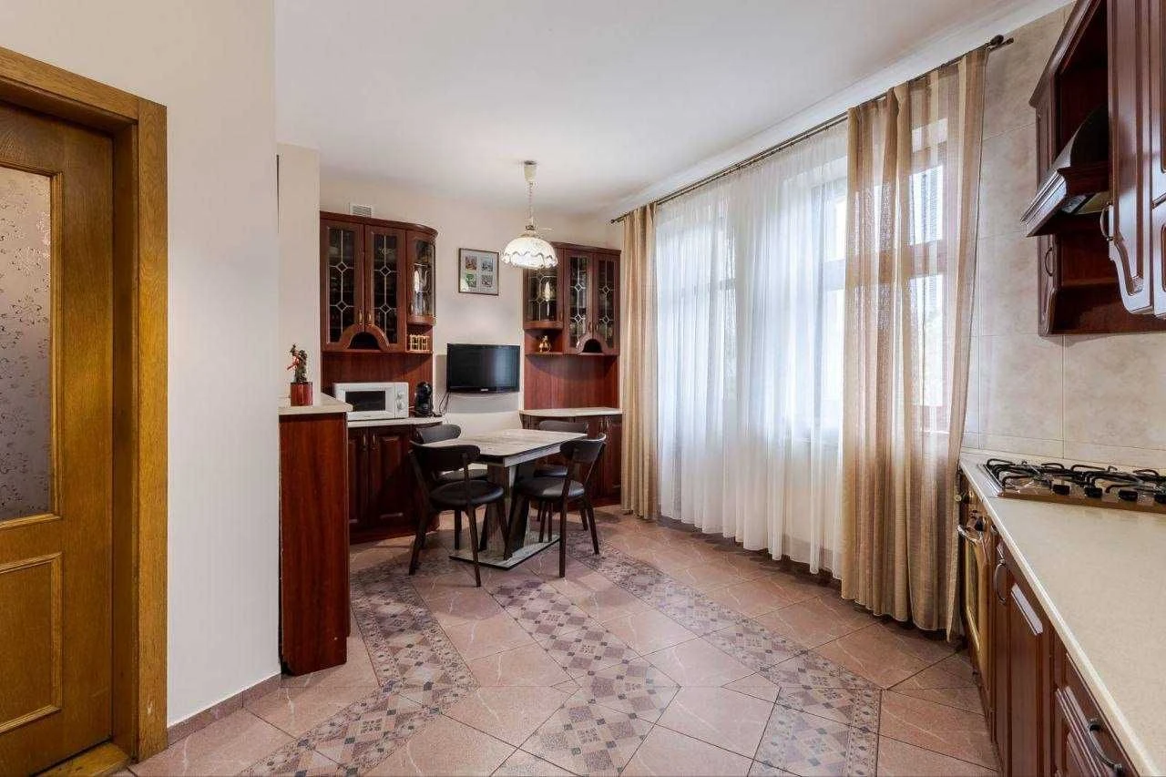Exclusive 2-level apartment on вул. Свенціцького— 192 m²
