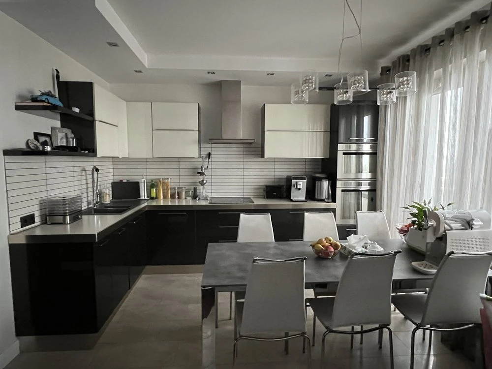 Продаж стильної 3к квартири 108 кв.м з дизайнерським ремонто
