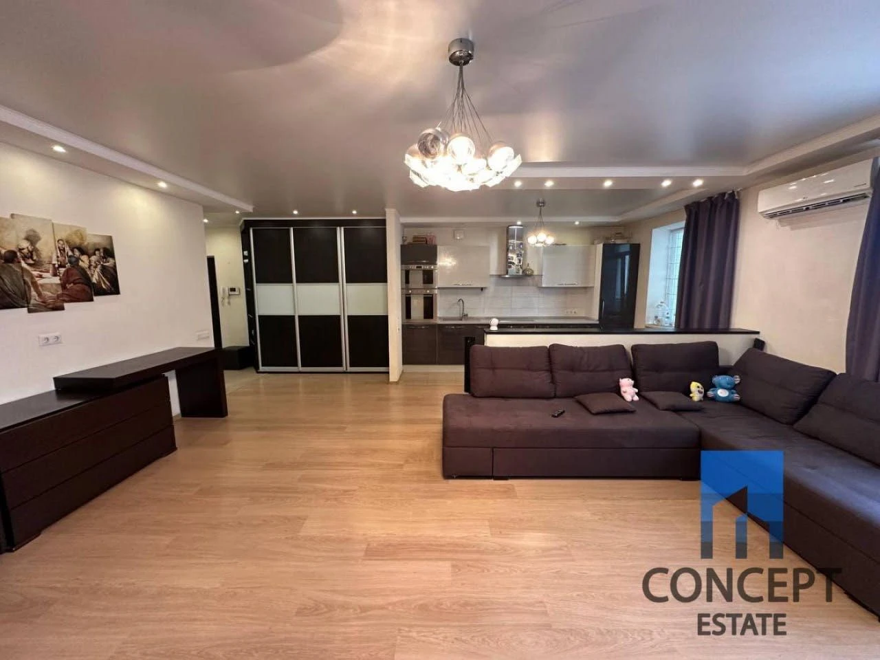 For sale, a spacious 3-room apartment in an apartment building, Mandrykovskaya Street 51 sq m, on the bank.