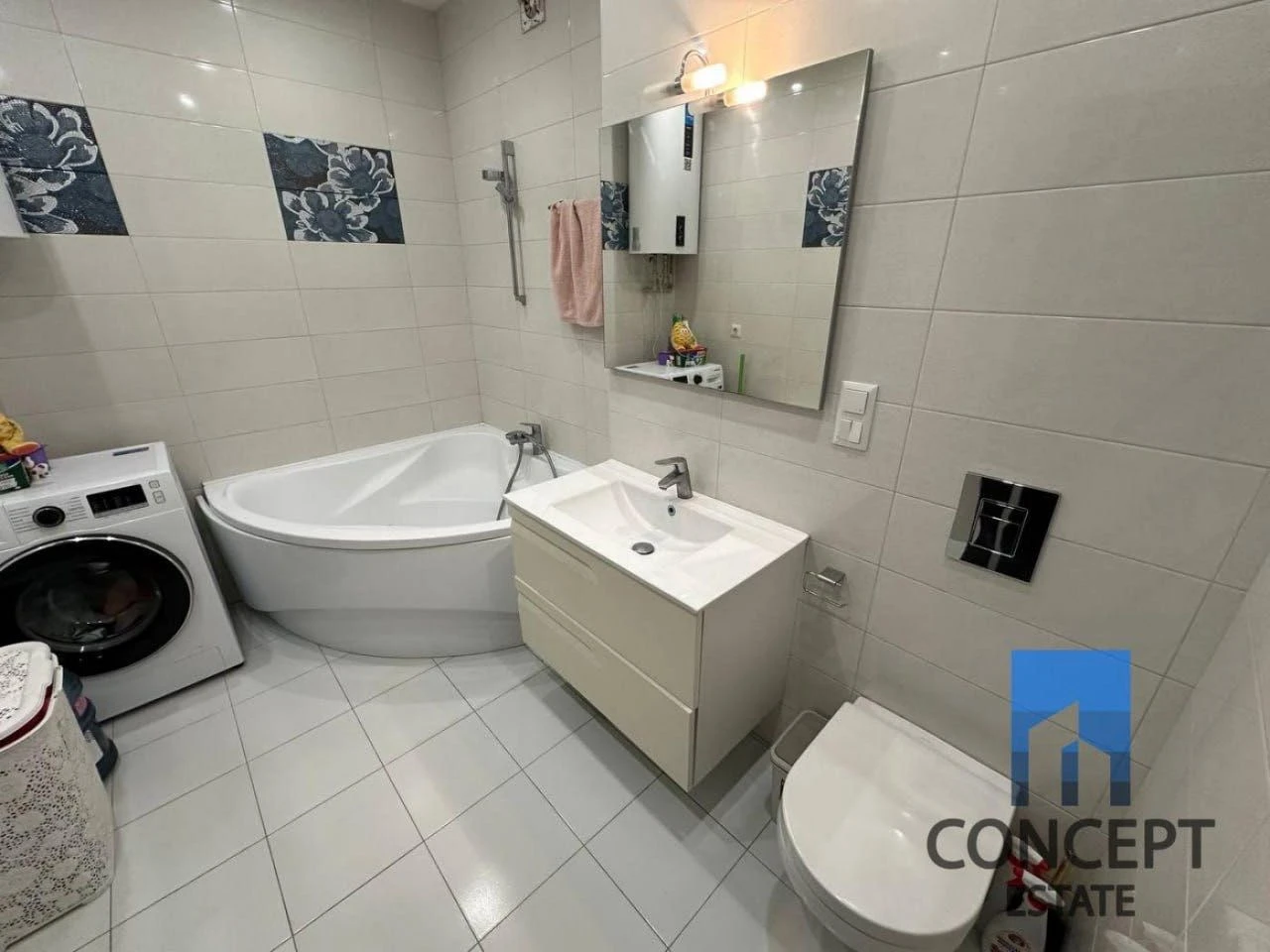 For sale, a spacious 3-room apartment in an apartment building, Mandrykovskaya Street 51 sq m, on the bank.