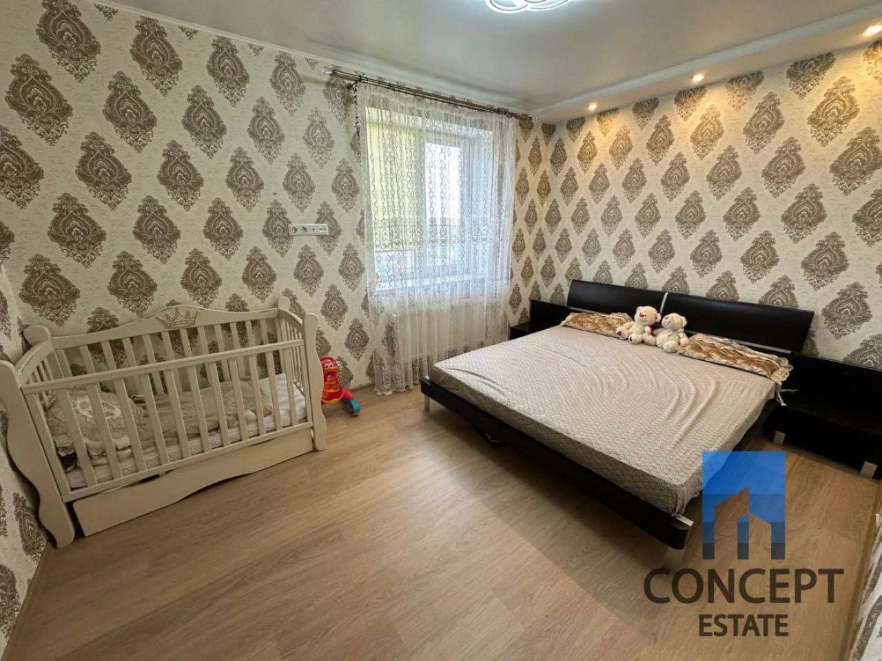 For sale, a spacious 3-room apartment in an apartment building, Mandrykovskaya Street 51 sq m, on the bank.