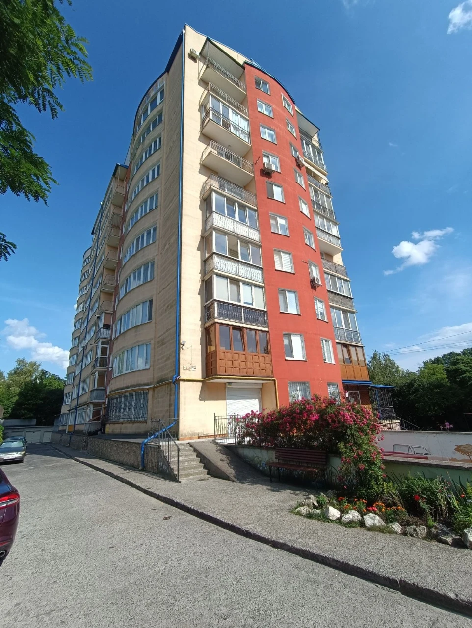 Apartment for sale 126 m² with two underground garages. From owner