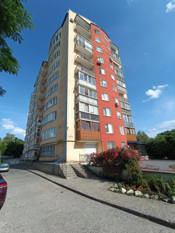 Apartment for sale 126 m² with two underground garages. From owner