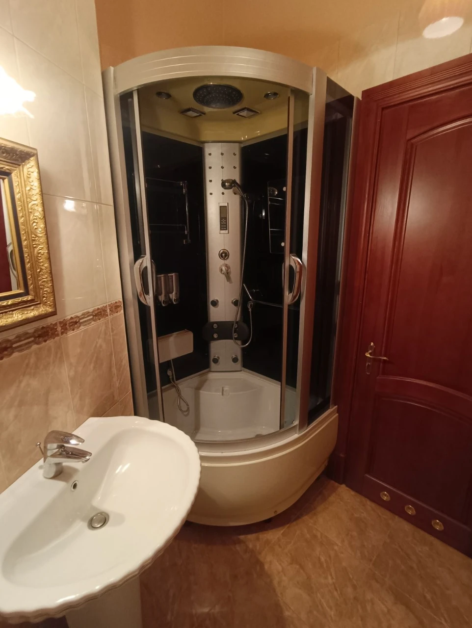 Apartment for sale 126 m² with two underground garages. From owner