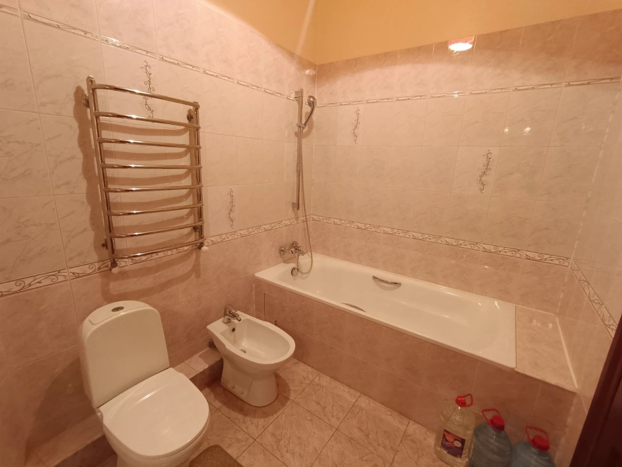 Apartment for sale 126 m² with two underground garages. From owner