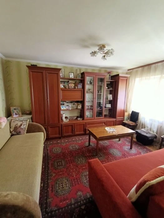 HOUSE for sale on Shtilevaya street. Near Metro shopping center