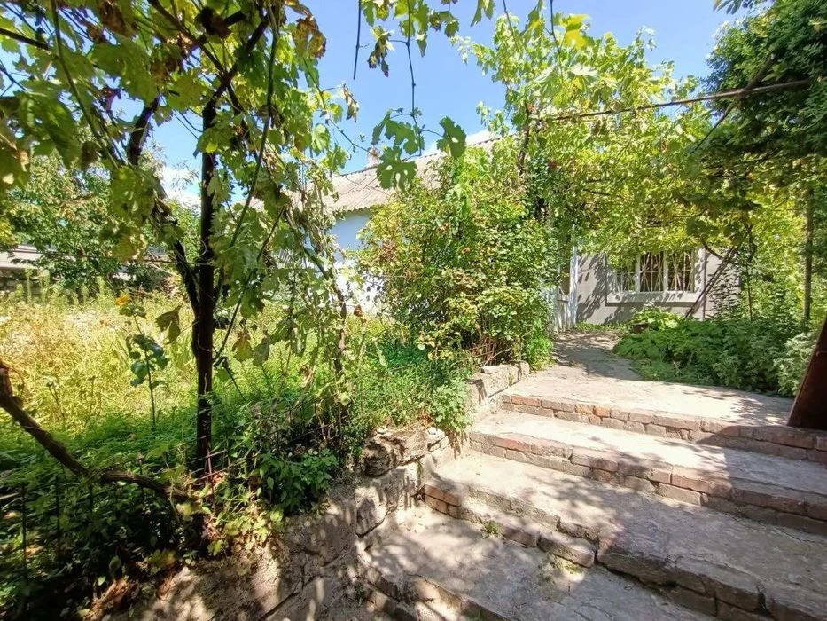 HOUSE for sale on Shtilevaya street. Near Metro shopping center