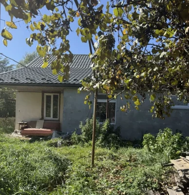 Продам Садгора 1/2 будинку з окремим двором