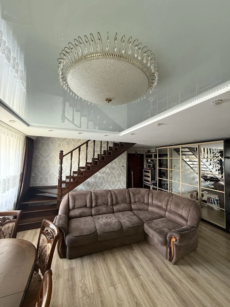 For Sale: Spacious 3-bedroom, two-level apartment 120 m² with parking space |