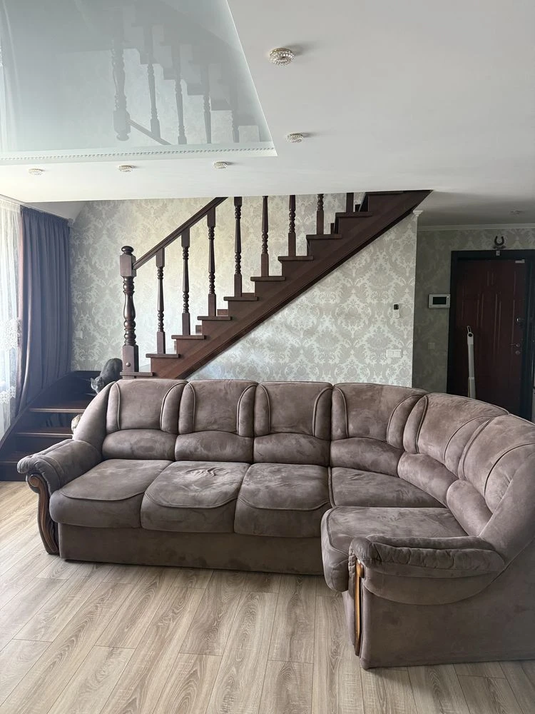For Sale: Spacious 3-bedroom, two-level apartment 120 m² with parking space |