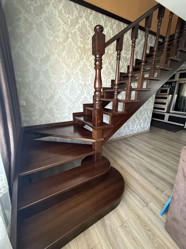 For Sale: Spacious 3-bedroom, two-level apartment 120 m² with parking space |