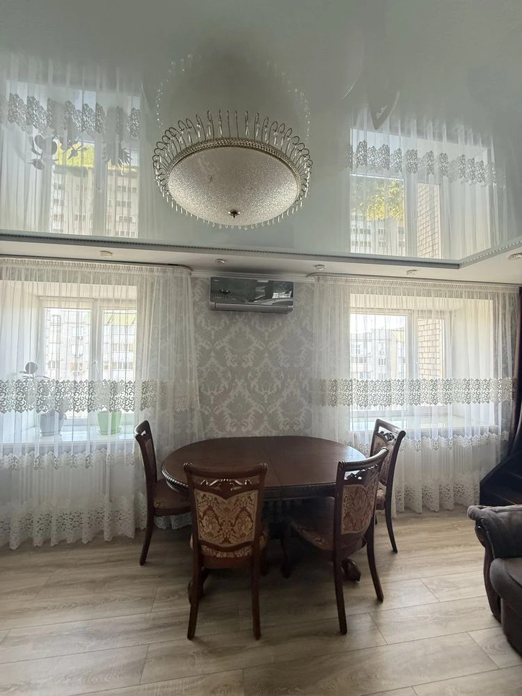 For Sale: Spacious 3-bedroom, two-level apartment 120 m² with parking space |