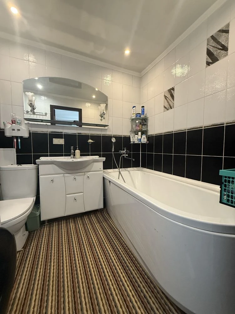 For Sale: Spacious 3-bedroom, two-level apartment 120 m² with parking space |