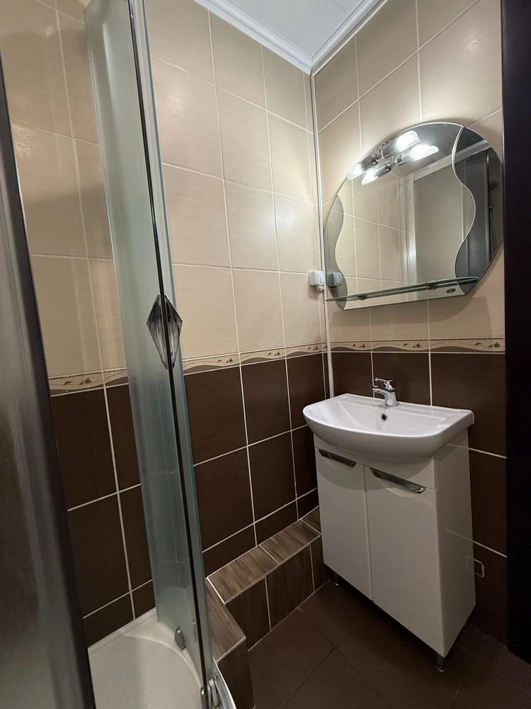 For Sale: Spacious 3-bedroom, two-level apartment 120 m² with parking space |
