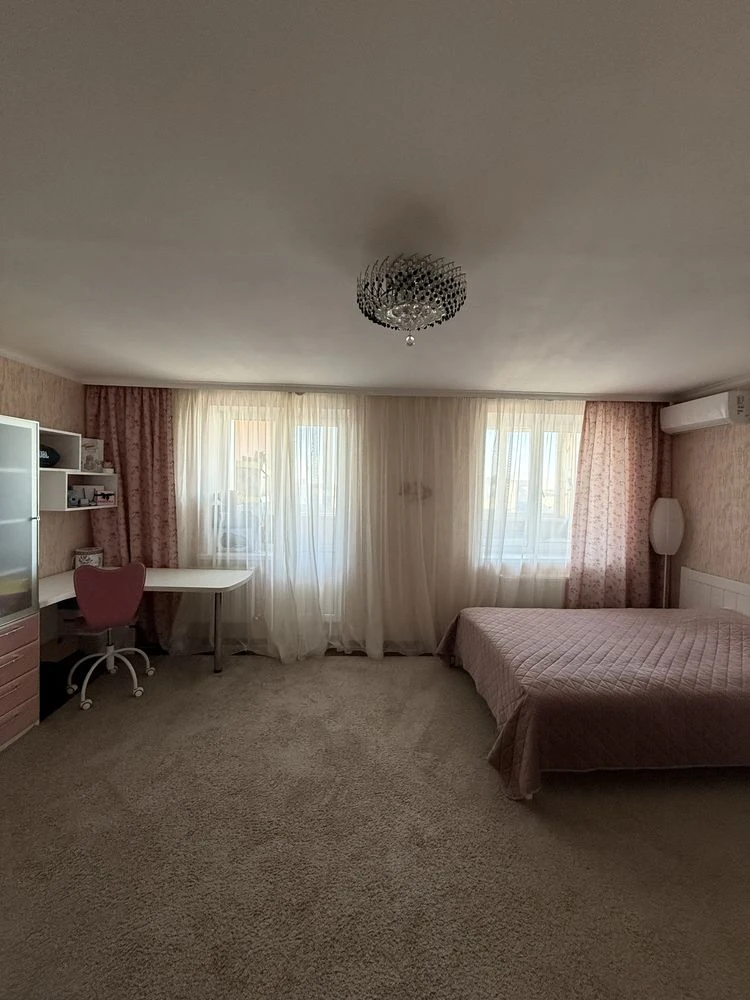 For Sale: Spacious 3-bedroom, two-level apartment 120 m² with parking space |