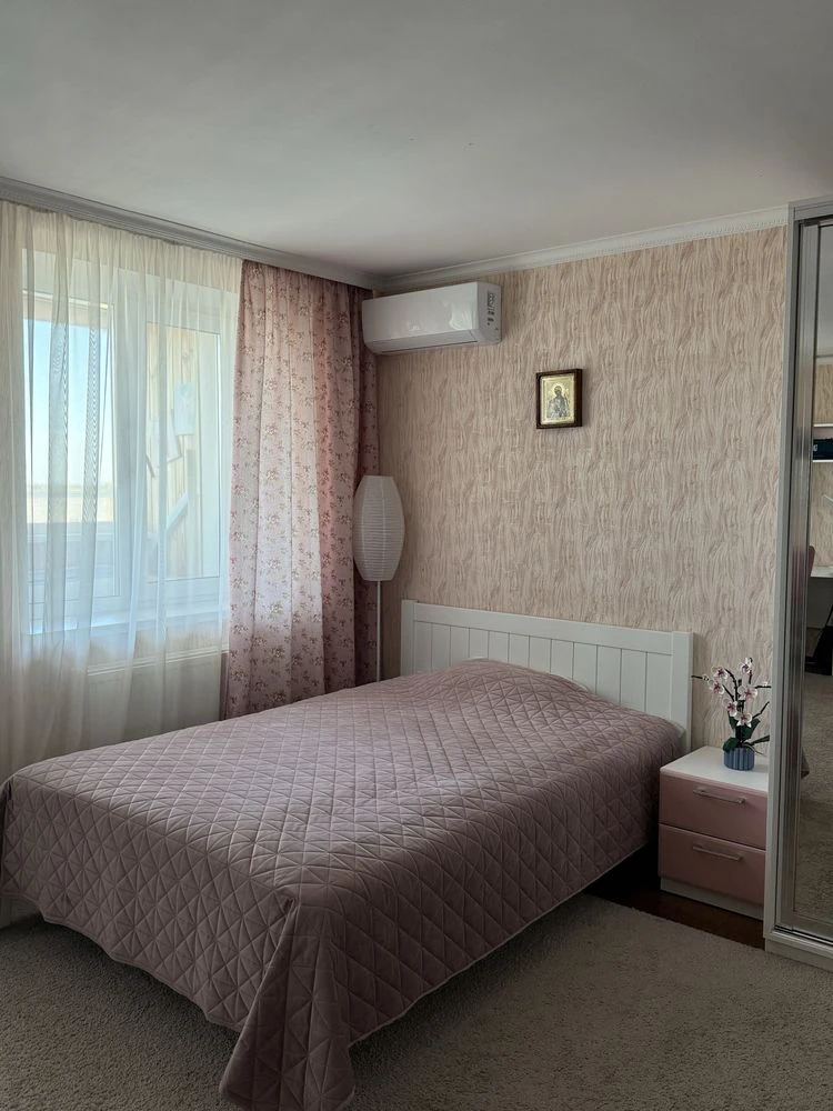 For Sale: Spacious 3-bedroom, two-level apartment 120 m² with parking space |