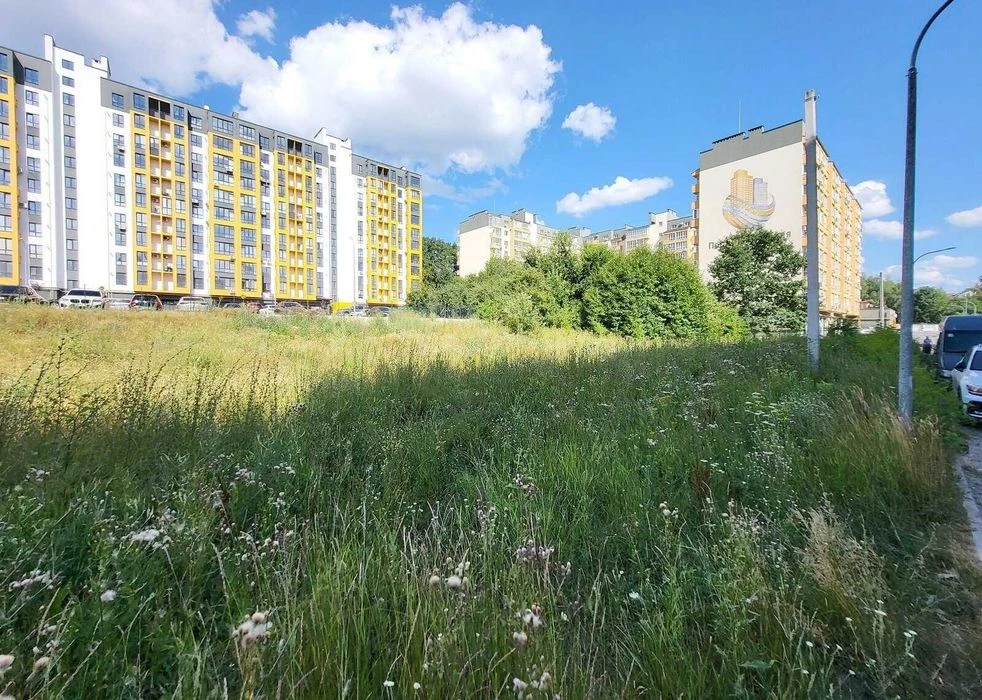 Продаж земельної ділянки під житлову забудову на Поділлі