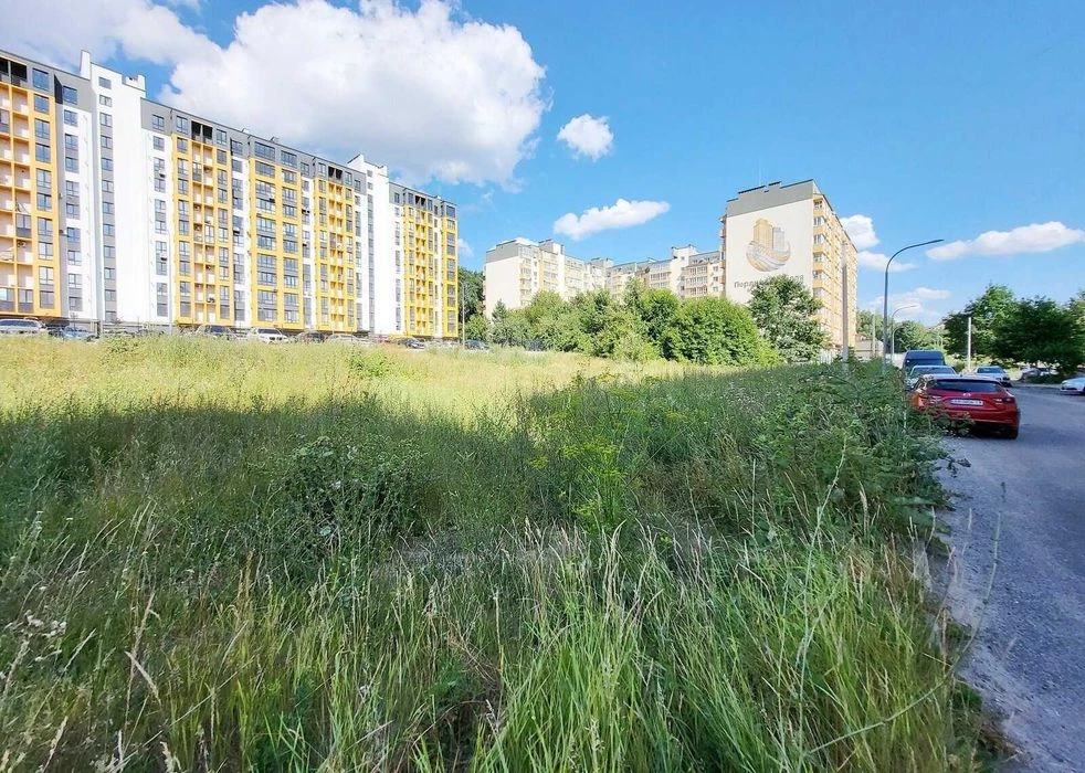 Продаж земельної ділянки під житлову забудову на Поділлі