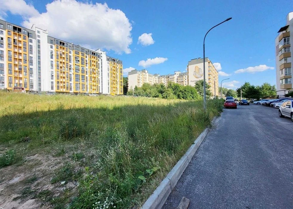 Продаж земельної ділянки під житлову забудову на Поділлі