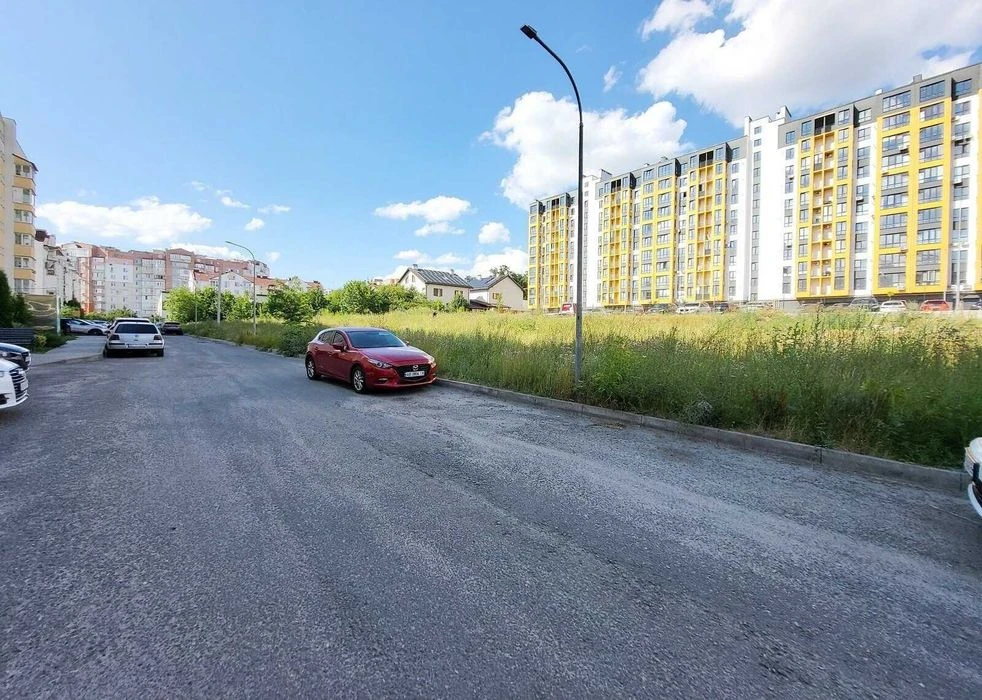 Продаж земельної ділянки під житлову забудову на Поділлі
