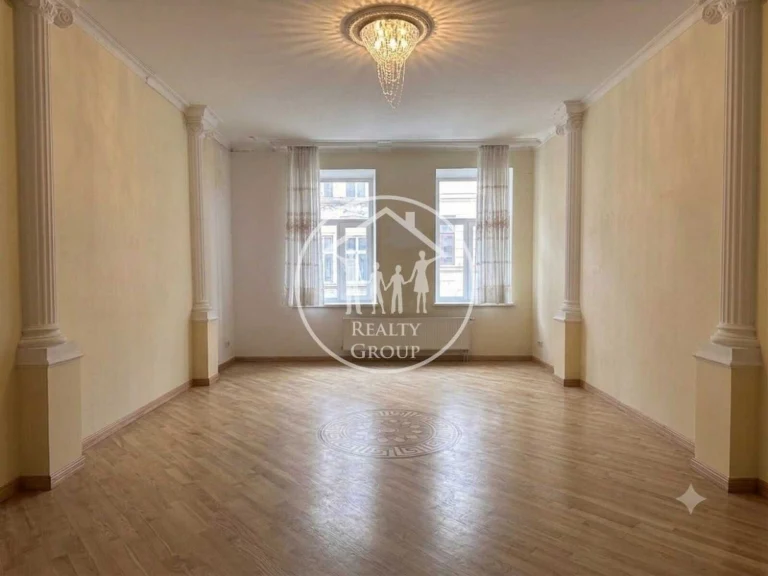 3-bedroom apartment, 110 sq m in the heart of Lviv
