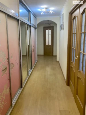 Продається квартира, Голосіїв