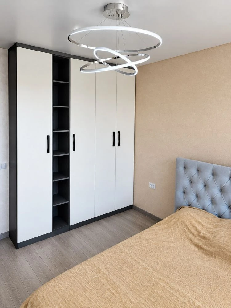 Продам 2 кімнатну квартиру в районі Левади