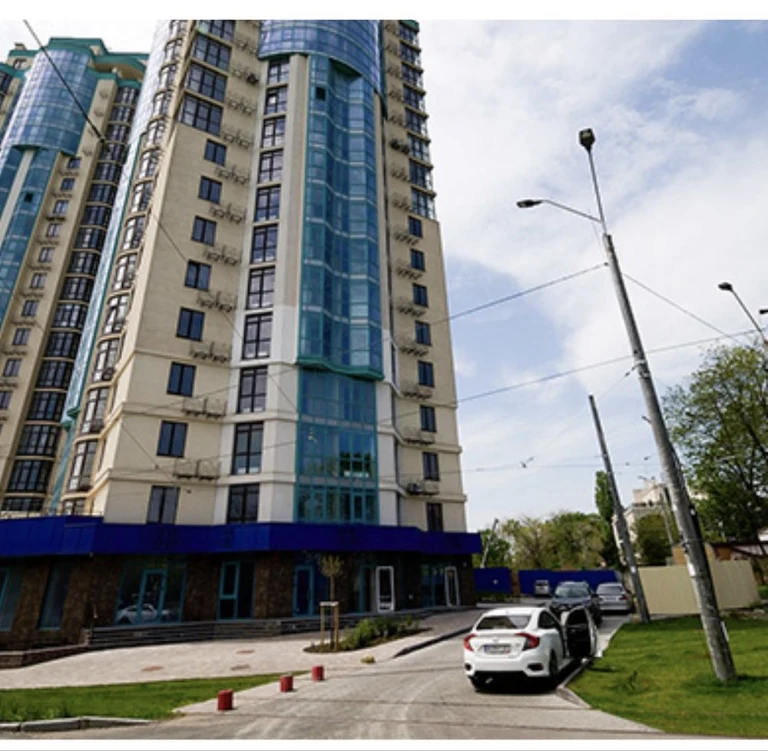Продам  квартиру 84,5 кв м ,2 комнаты  и кухня студия ЖК АКВ