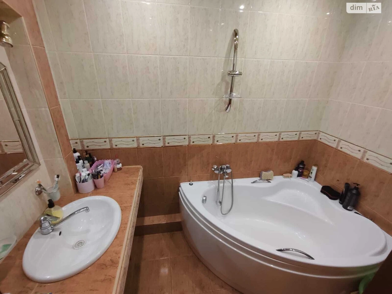 Long-Term Rental Apartment, Podyлля