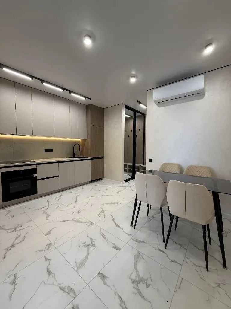 For Sale: 2-room apartment in the "Shchaslyvyi-2" residential complex.