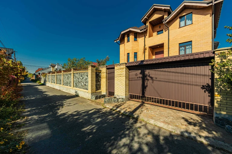 Sale of a house 223 sq m, Kyiv, ST Chornobylets, 7.5 acres, in a good location