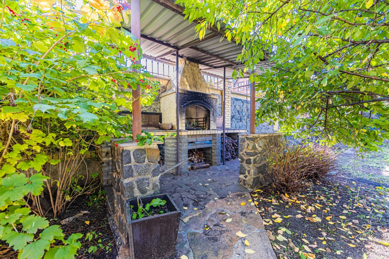 Sale of a house 223 sq m, Kyiv, ST Chornobylets, 7.5 acres, in a good location