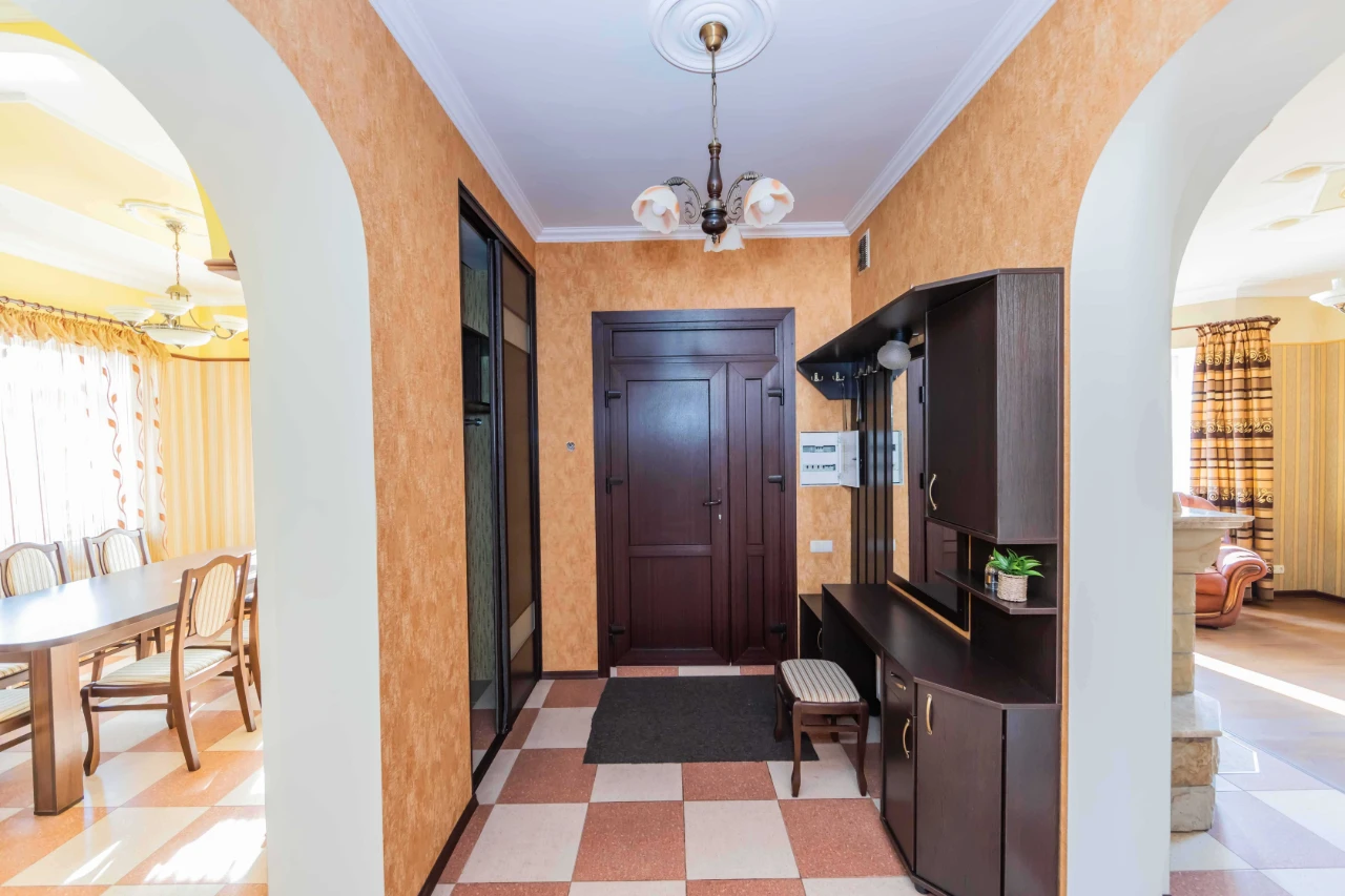 Sale of a house 223 sq m, Kyiv, ST Chornobylets, 7.5 acres, in a good location