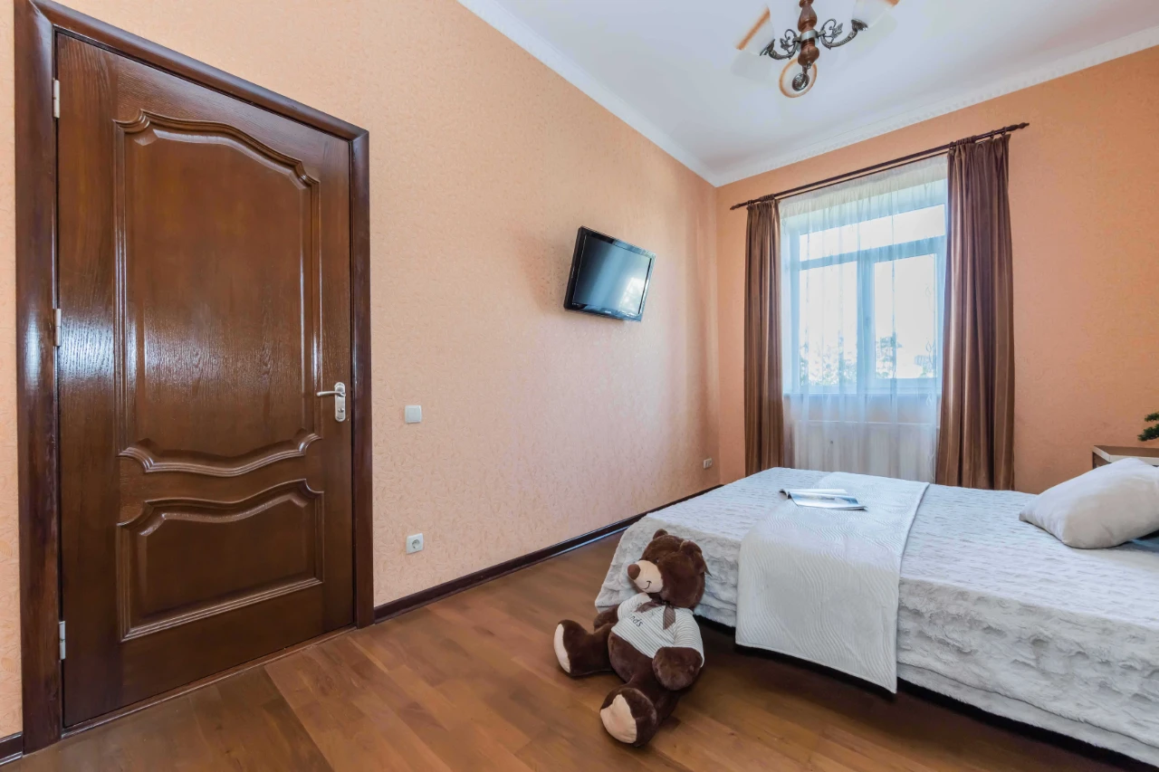 Sale of a house 223 sq m, Kyiv, ST Chornobylets, 7.5 acres, in a good location