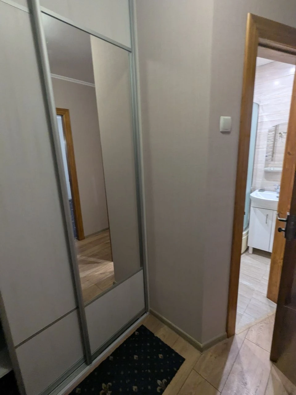 Urgent sale of 1 room apartment on Sorokteya street near Park