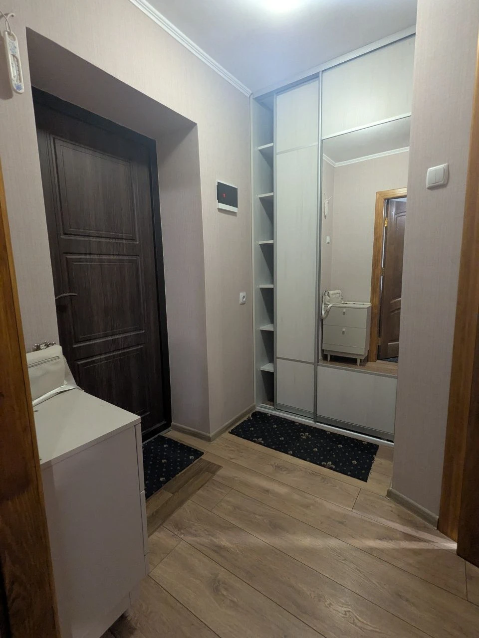 Urgent sale of 1 room apartment on Sorokteya street near Park