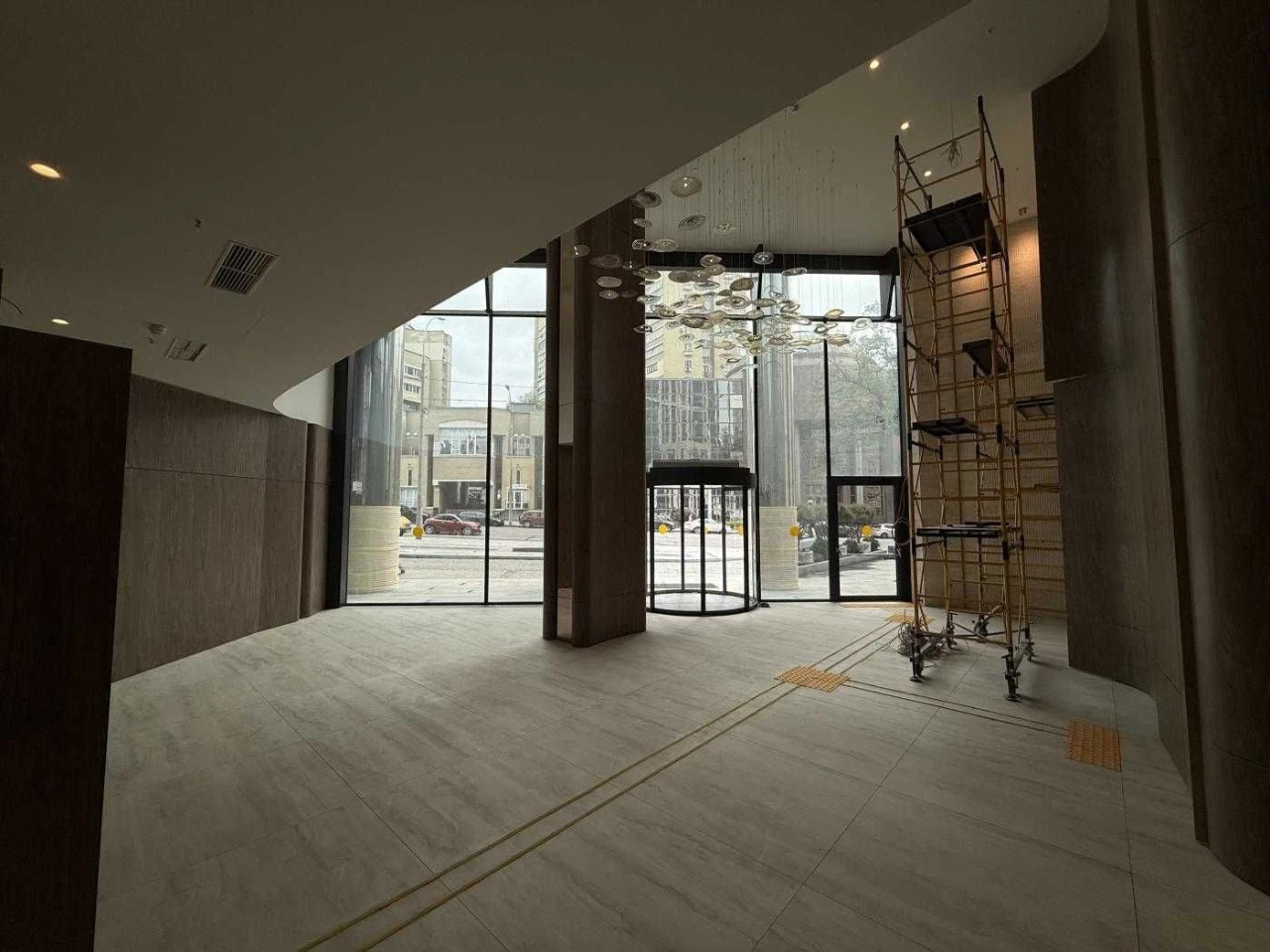 A136! Business-level complex! Underground parking!