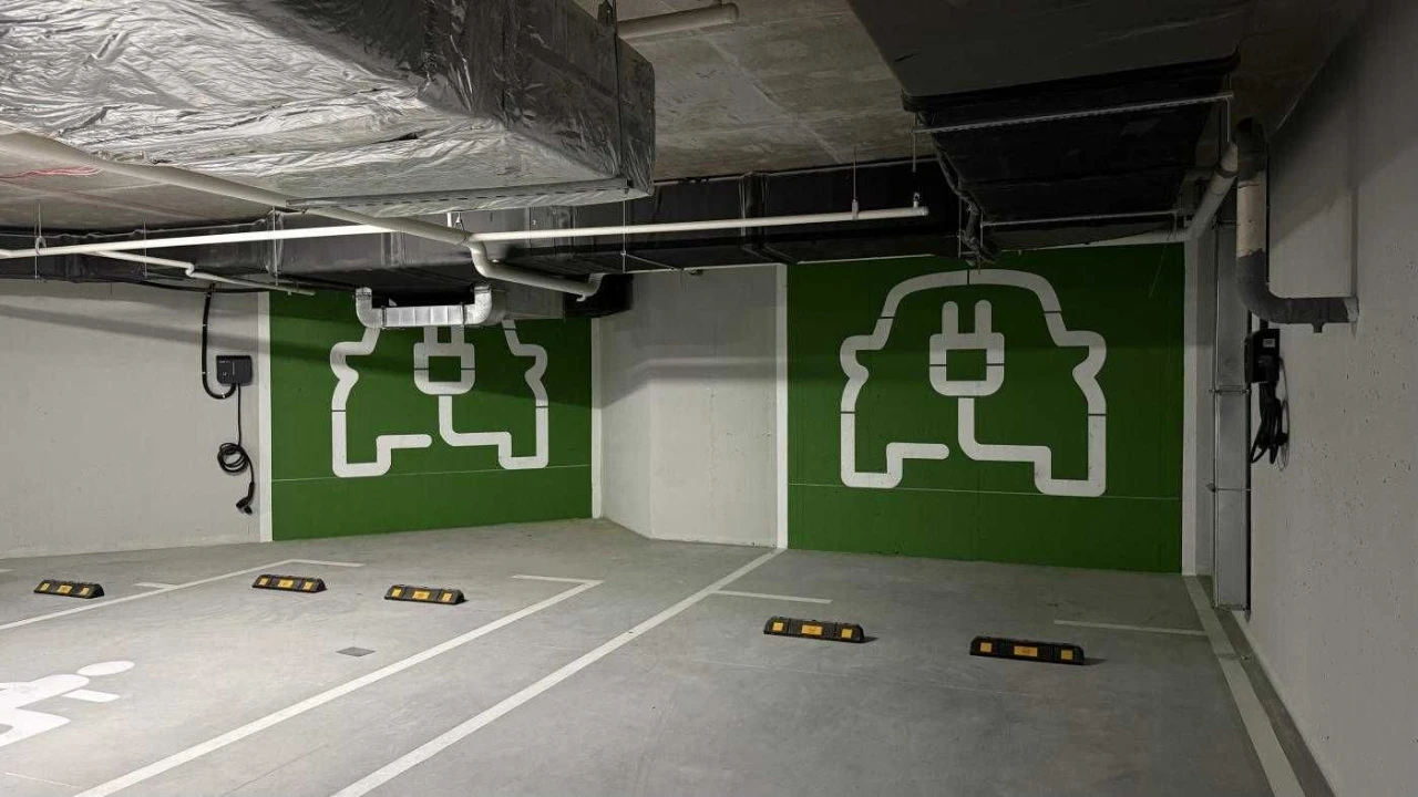 A136! Business-level complex! Underground parking!