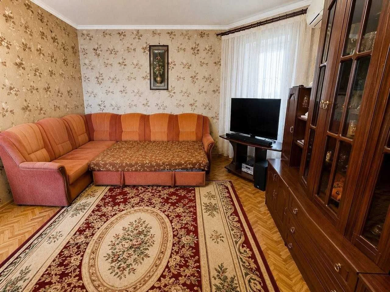 For Sale: Beautiful 3-bedroom apartment near Zhytomyr metro station
