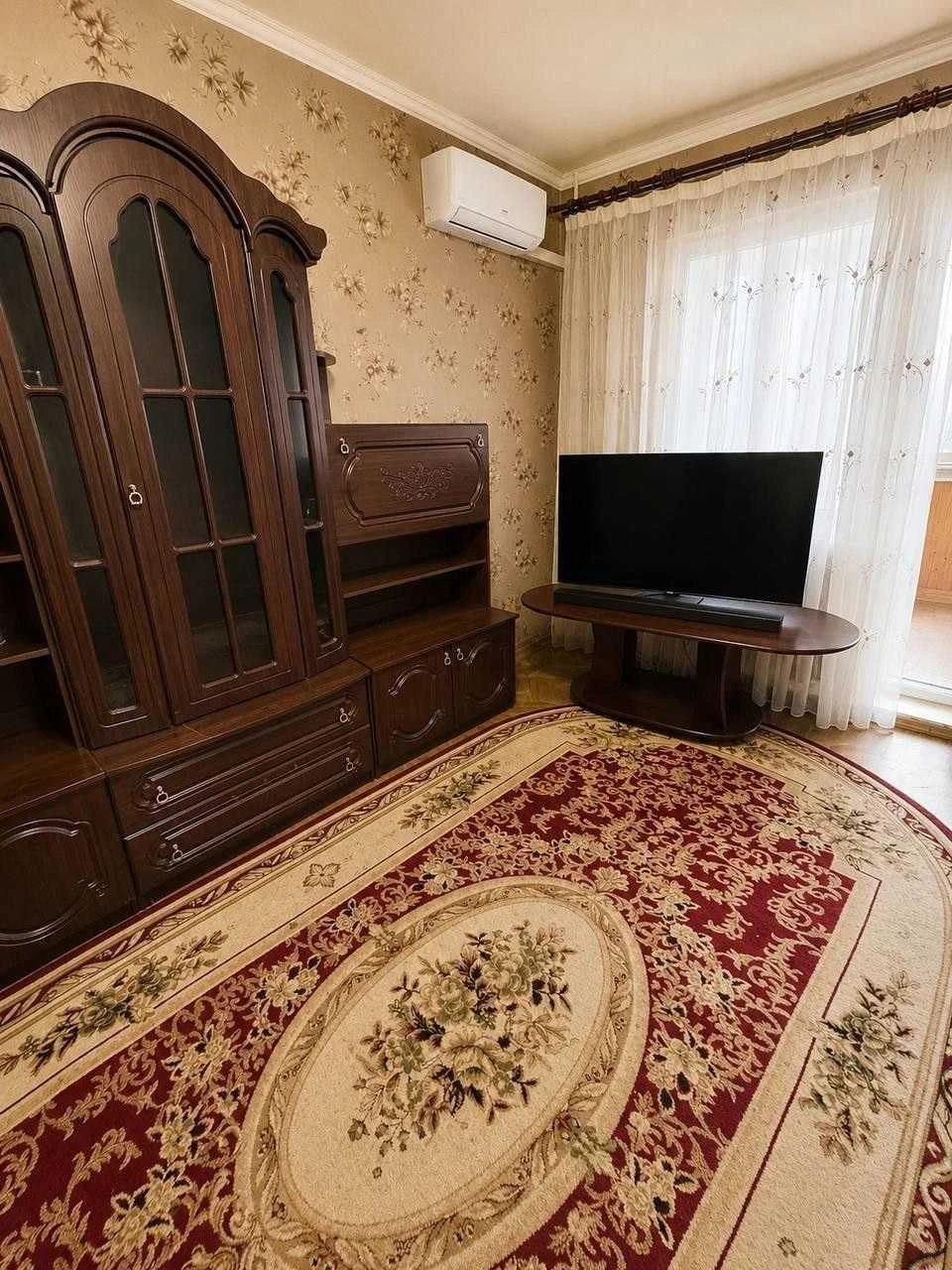 For Sale: Beautiful 3-bedroom apartment near Zhytomyr metro station