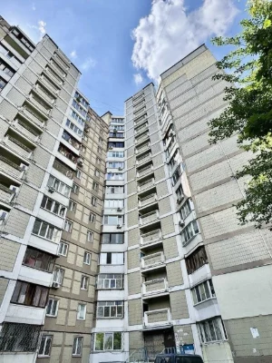 For Sale: Beautiful 3-bedroom apartment near Zhytomyr metro station